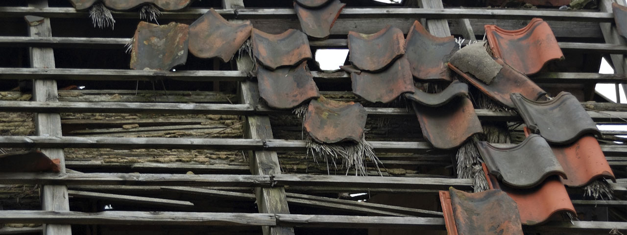 How to prevent wind damage to roofs